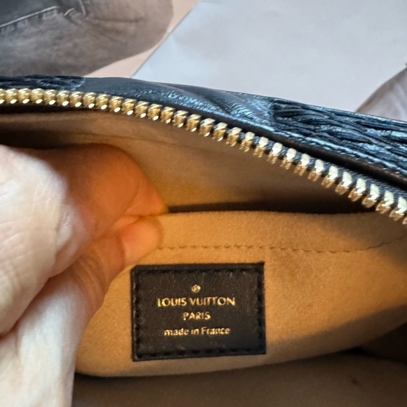 💯💯% Authentic LV Troca PM. - Picture 12 of 12